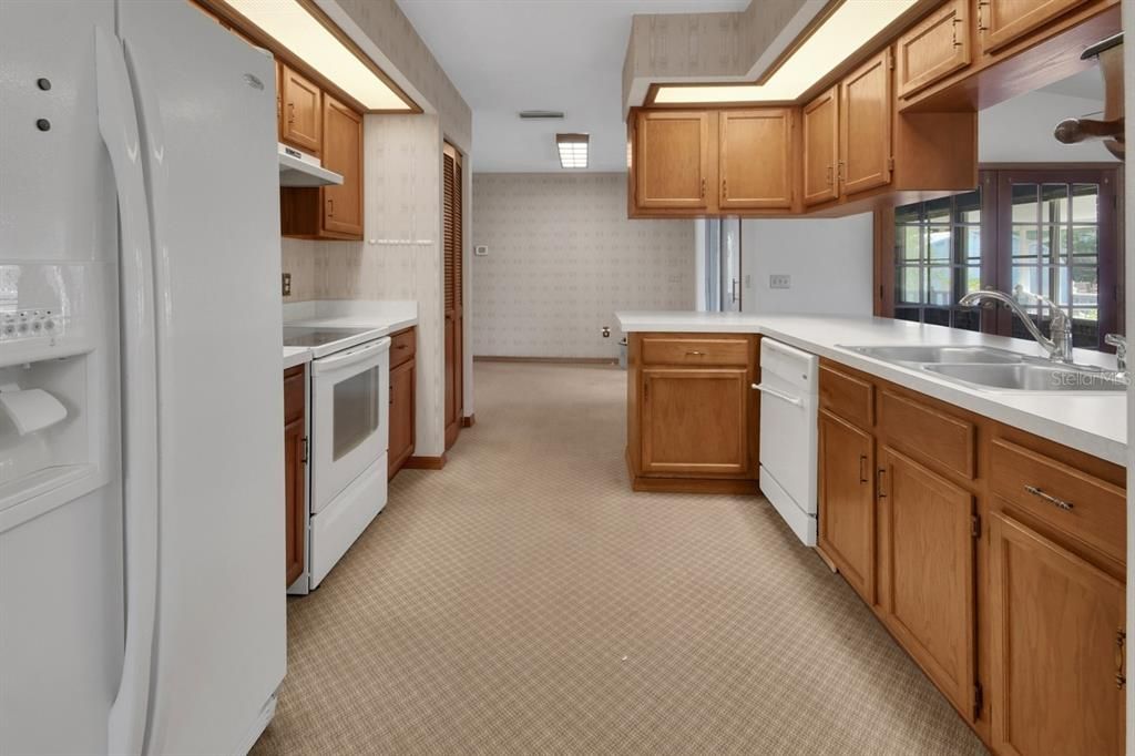 For Sale: $285,000 (2 beds, 2 baths, 1610 Square Feet)
