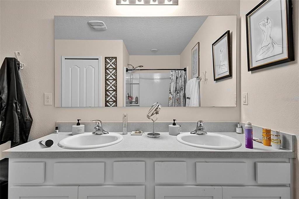 For Sale: $294,900 (3 beds, 2 baths, 1714 Square Feet)