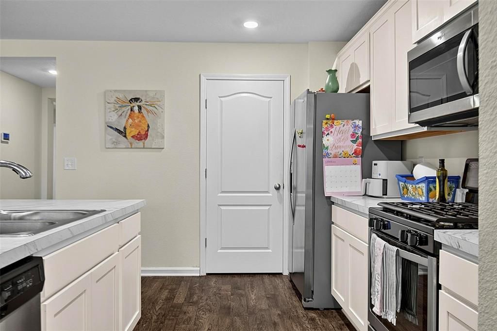 For Sale: $294,900 (3 beds, 2 baths, 1714 Square Feet)