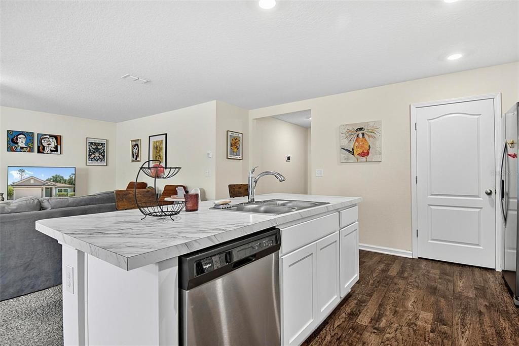 For Sale: $294,900 (3 beds, 2 baths, 1714 Square Feet)