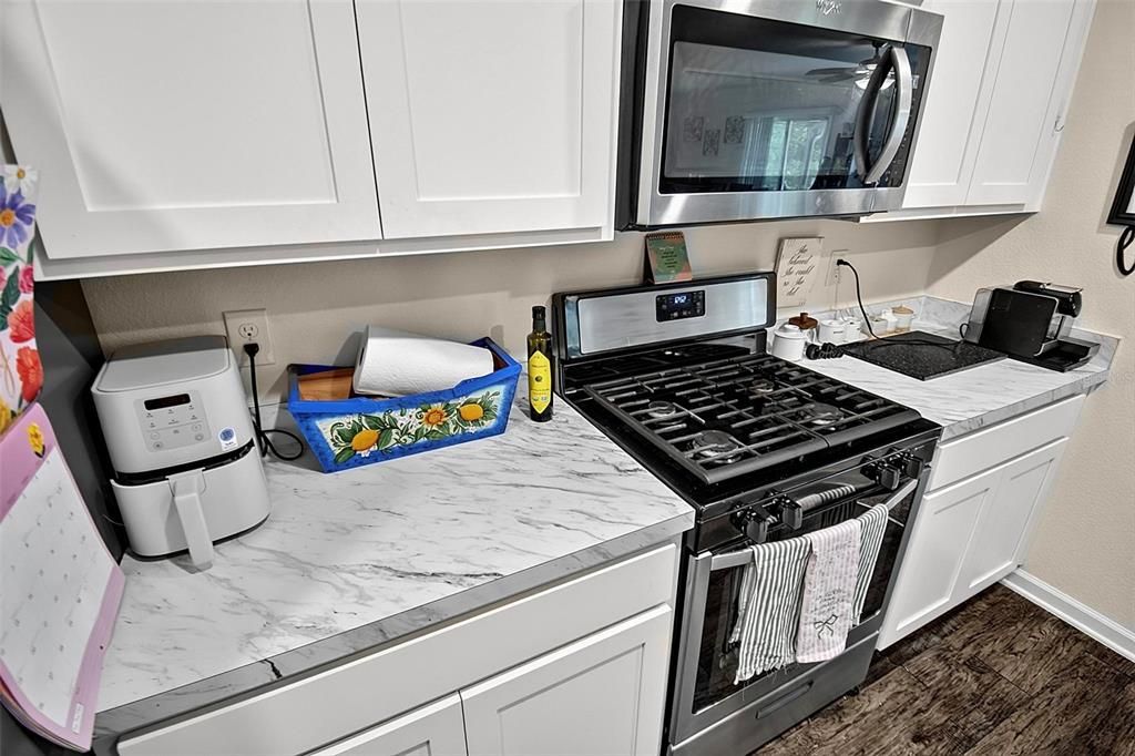 For Sale: $294,900 (3 beds, 2 baths, 1714 Square Feet)