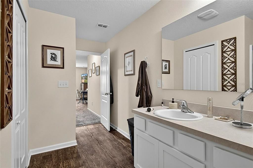 For Sale: $294,900 (3 beds, 2 baths, 1714 Square Feet)
