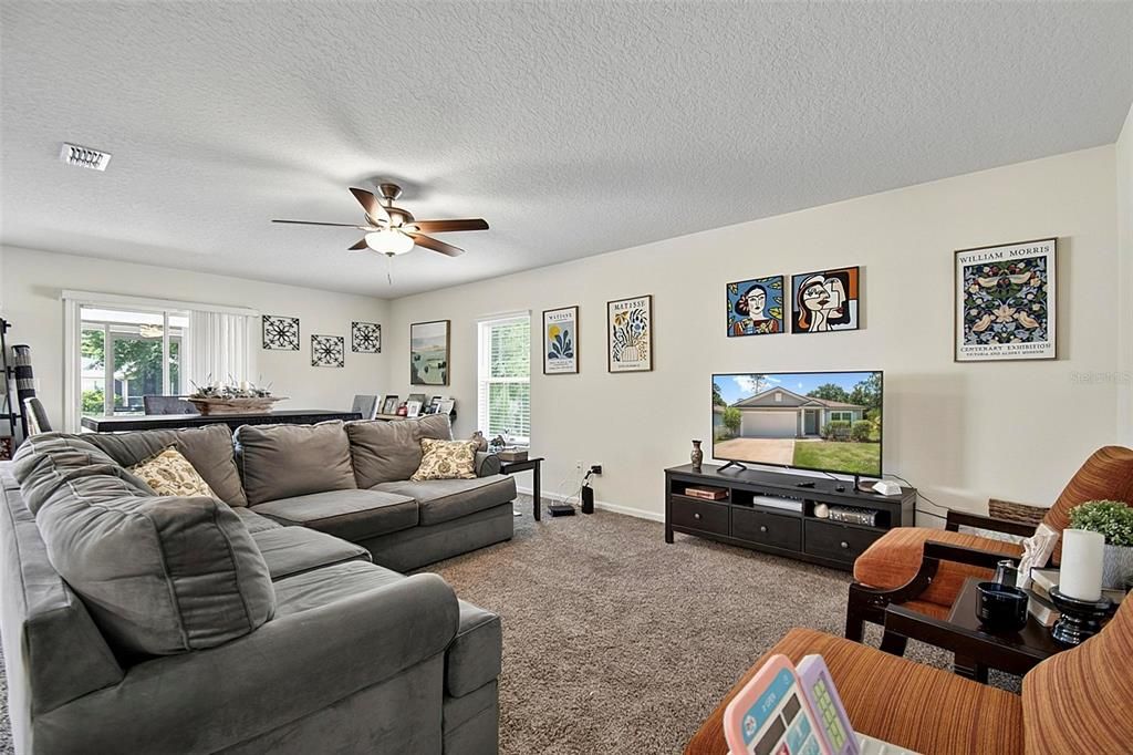 For Sale: $294,900 (3 beds, 2 baths, 1714 Square Feet)