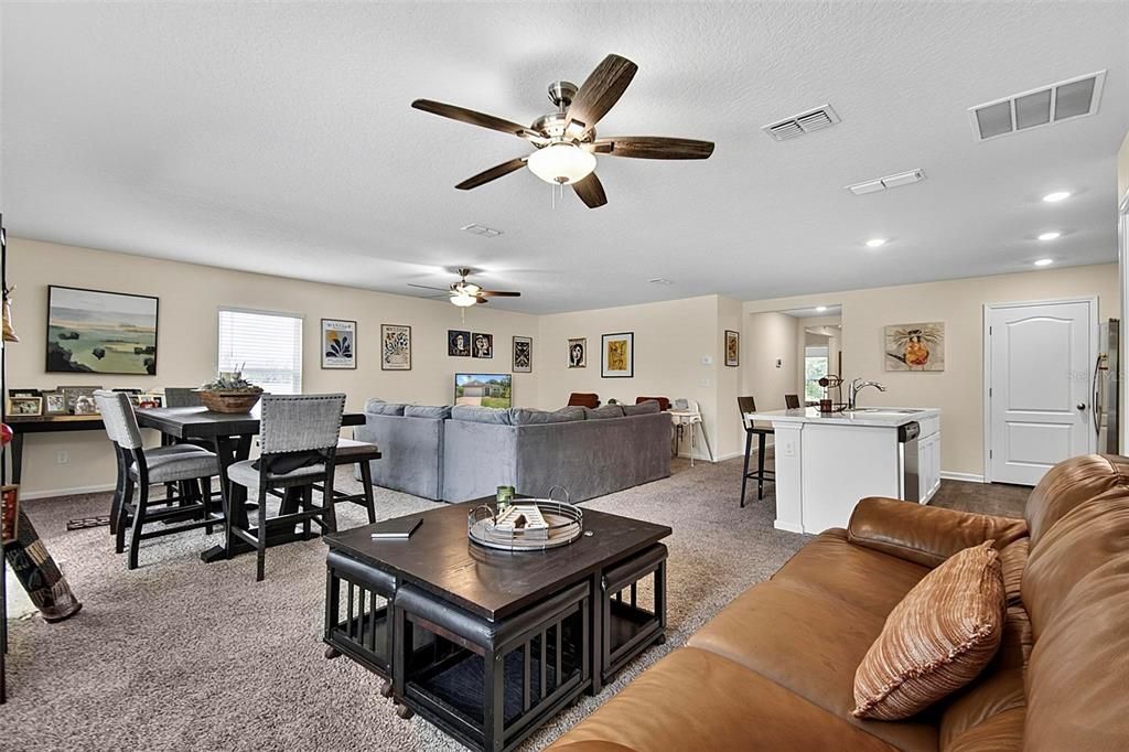 For Sale: $294,900 (3 beds, 2 baths, 1714 Square Feet)