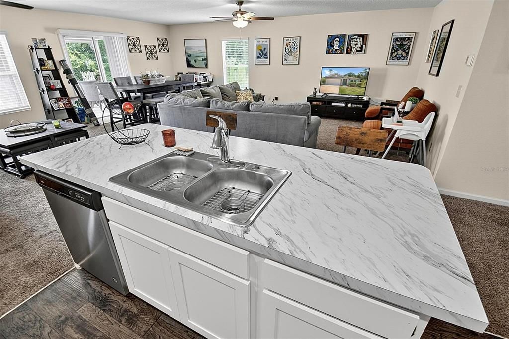 For Sale: $294,900 (3 beds, 2 baths, 1714 Square Feet)