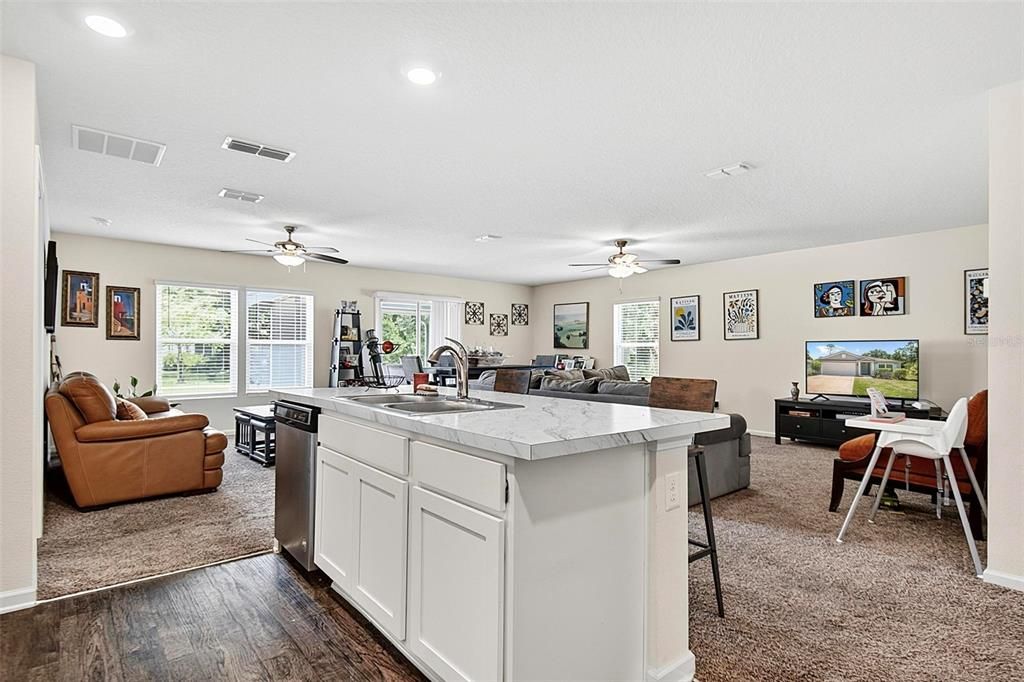 For Sale: $294,900 (3 beds, 2 baths, 1714 Square Feet)