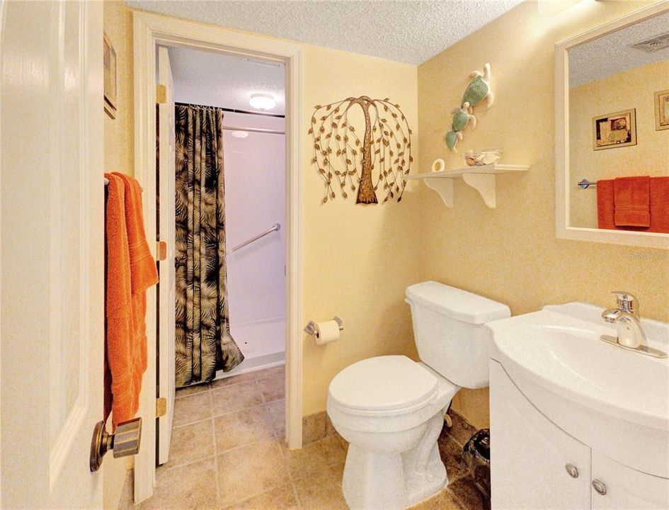 В аренду: $1,400 (2 спален, 1 ванн, 1054 Квадратных фут)