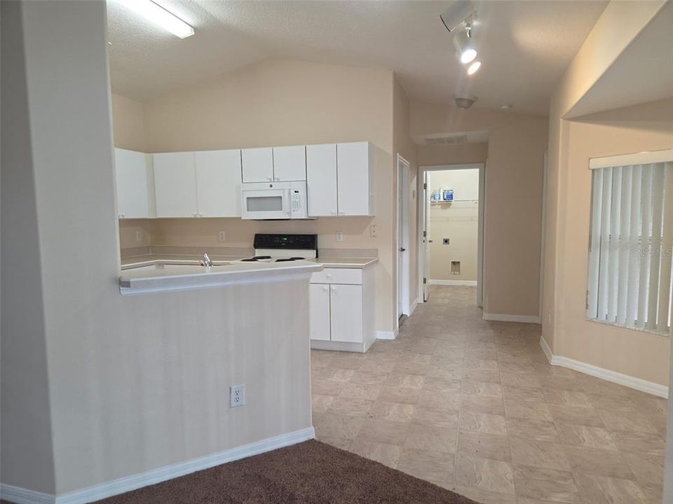 For Rent: $1,750 (3 beds, 2 baths, 1442 Square Feet)