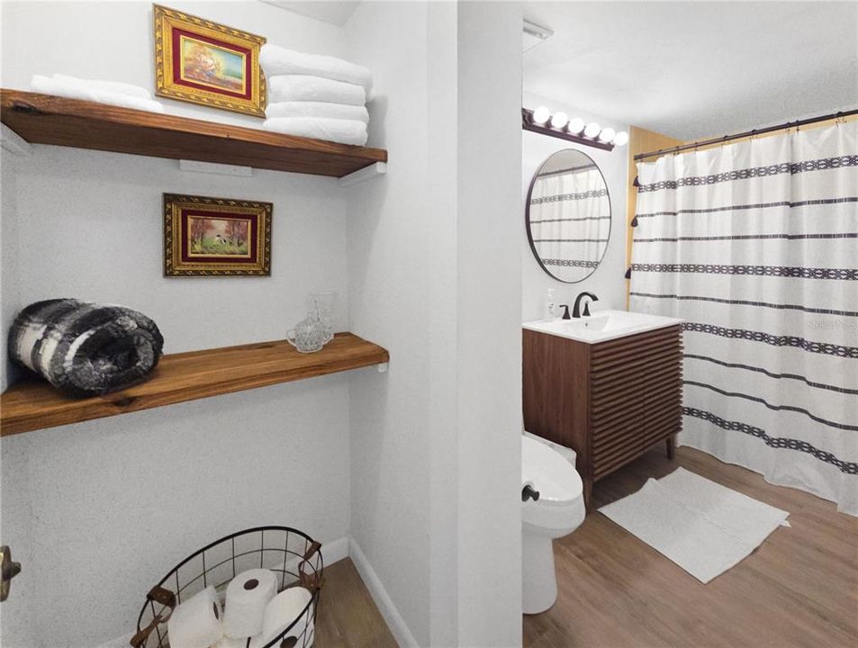 For Sale: $110,000 (1 beds, 1 baths, 822 Square Feet)