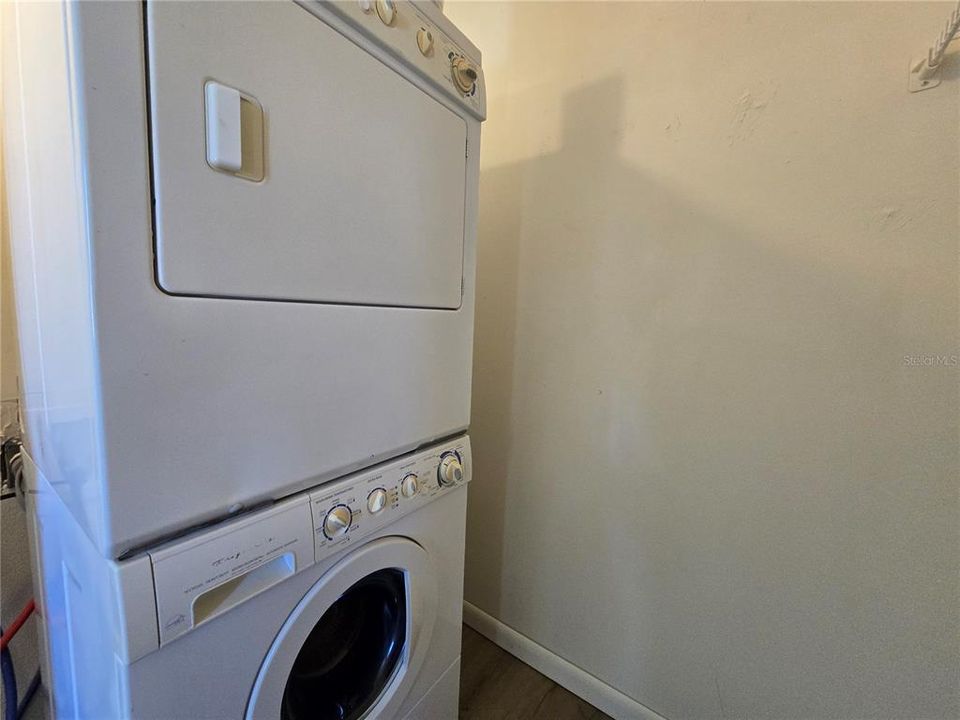For Sale: $110,000 (1 beds, 1 baths, 822 Square Feet)