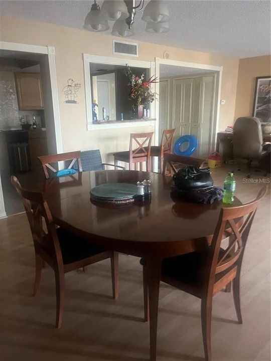 For Rent: $2,500 (2 beds, 2 baths, 1300 Square Feet)