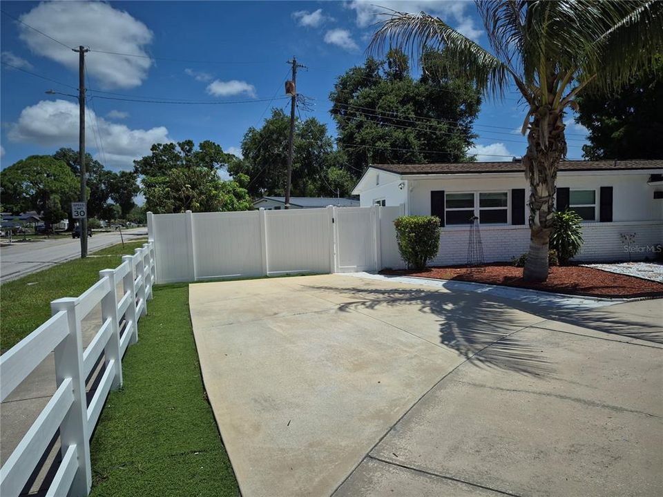 For Rent: $3,595 (3 beds, 2 baths, 2034 Square Feet)