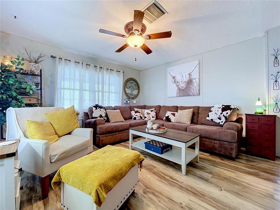 For Sale: $244,900 (3 beds, 1 baths, 1107 Square Feet)