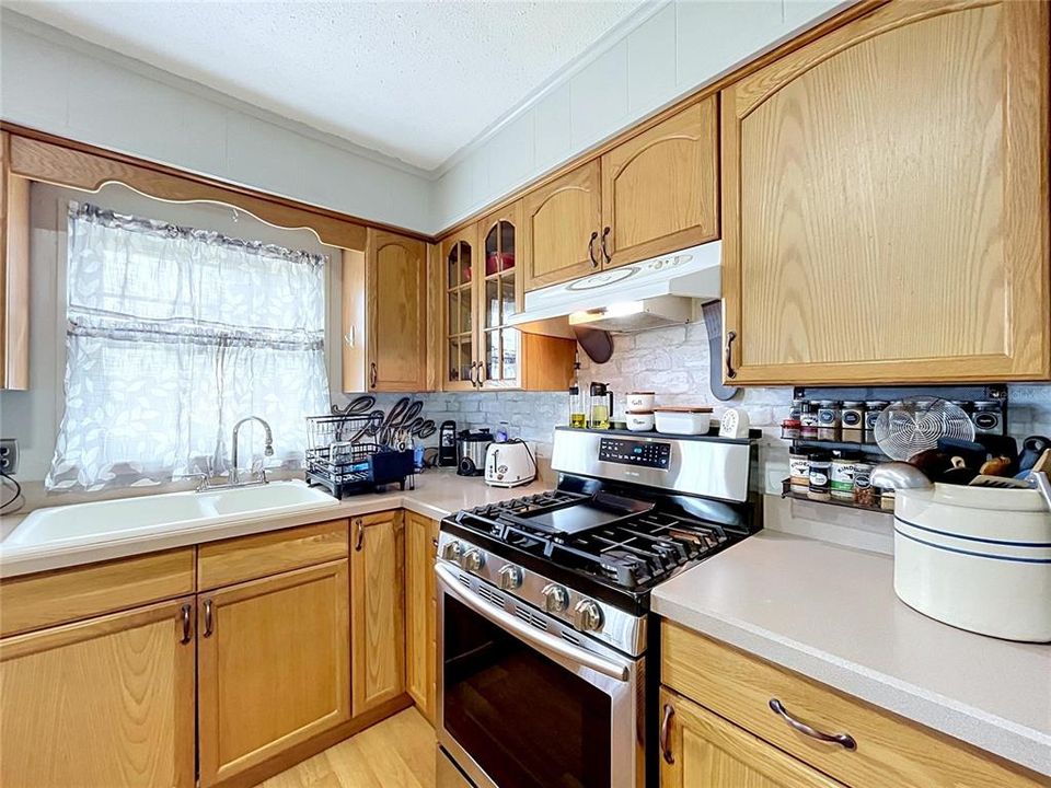 For Sale: $244,900 (3 beds, 1 baths, 1107 Square Feet)