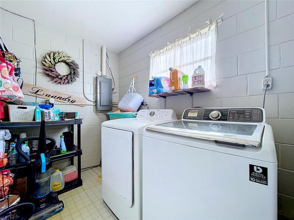For Sale: $244,900 (3 beds, 1 baths, 1107 Square Feet)