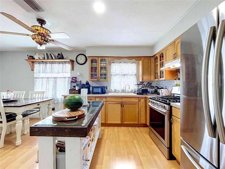 For Sale: $244,900 (3 beds, 1 baths, 1107 Square Feet)