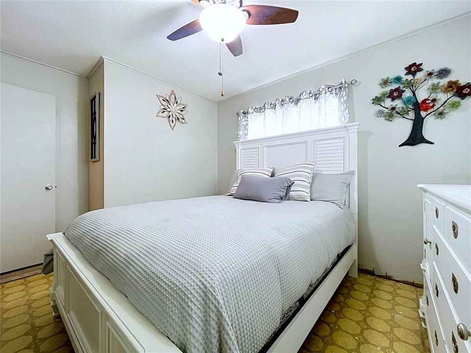 For Sale: $244,900 (3 beds, 1 baths, 1107 Square Feet)