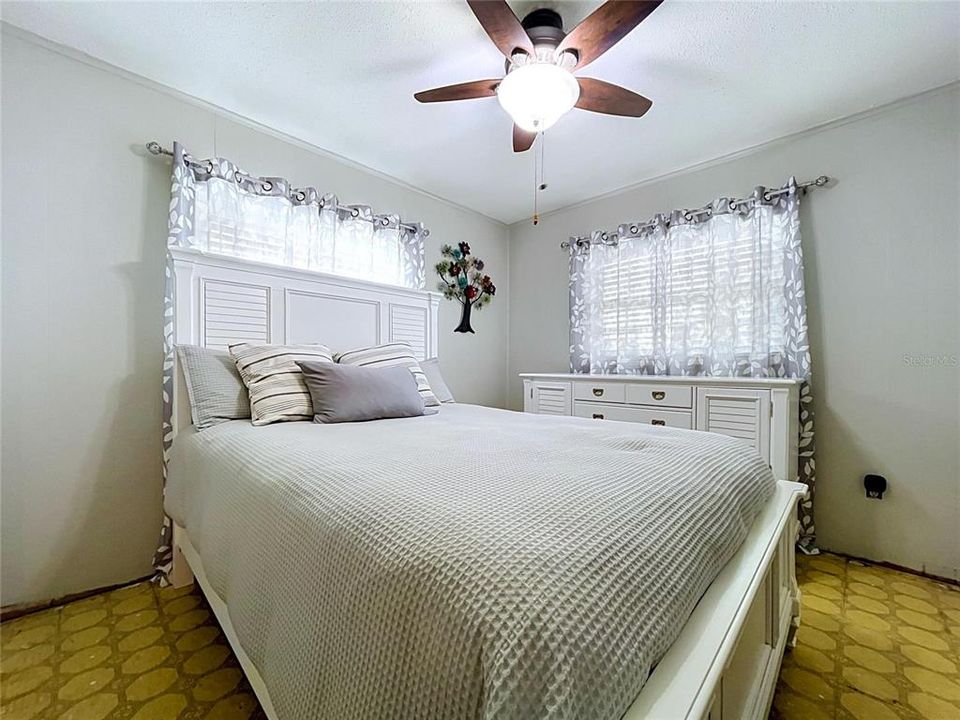 For Sale: $244,900 (3 beds, 1 baths, 1107 Square Feet)