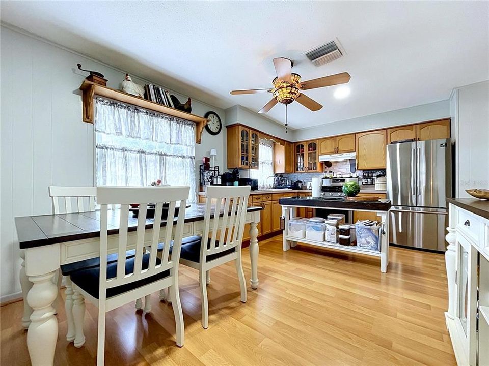 For Sale: $244,900 (3 beds, 1 baths, 1107 Square Feet)
