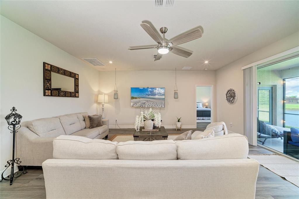 For Sale: $525,000 (4 beds, 3 baths, 2550 Square Feet)