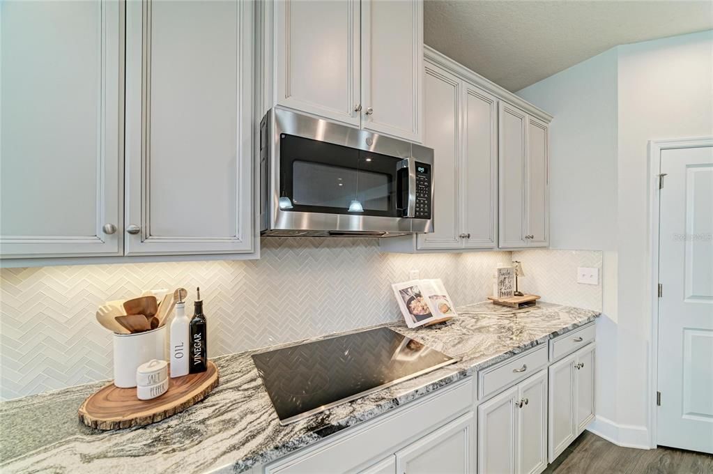 For Sale: $525,000 (4 beds, 3 baths, 2550 Square Feet)