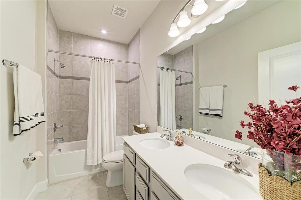 For Sale: $525,000 (4 beds, 3 baths, 2550 Square Feet)
