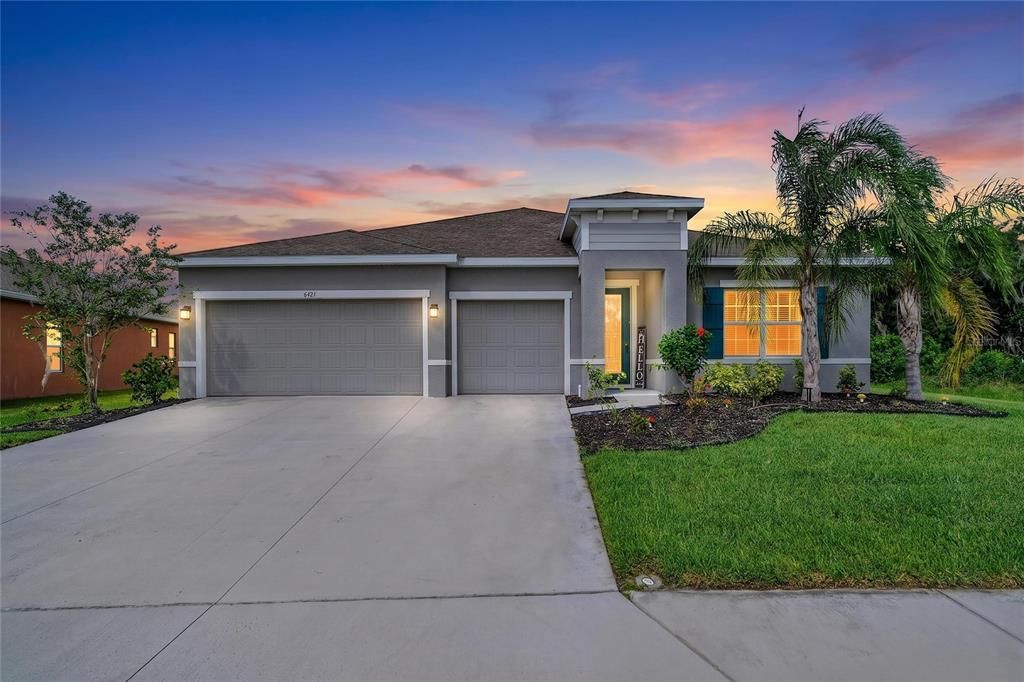 For Sale: $525,000 (4 beds, 3 baths, 2550 Square Feet)