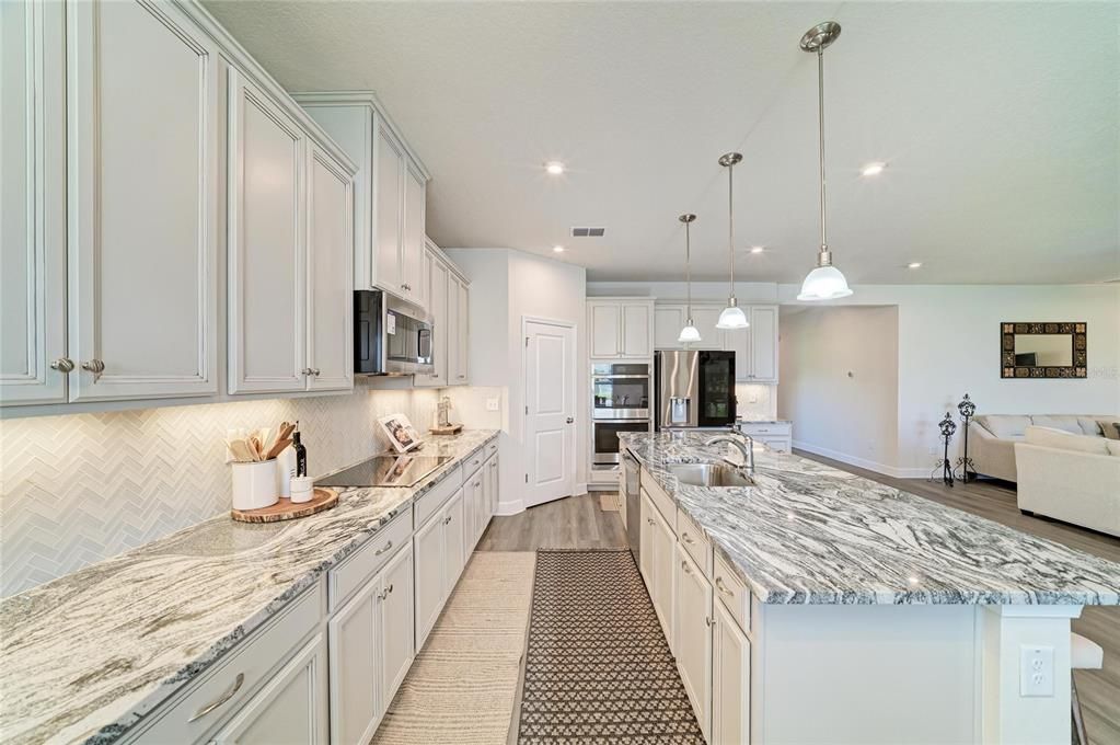 For Sale: $525,000 (4 beds, 3 baths, 2550 Square Feet)
