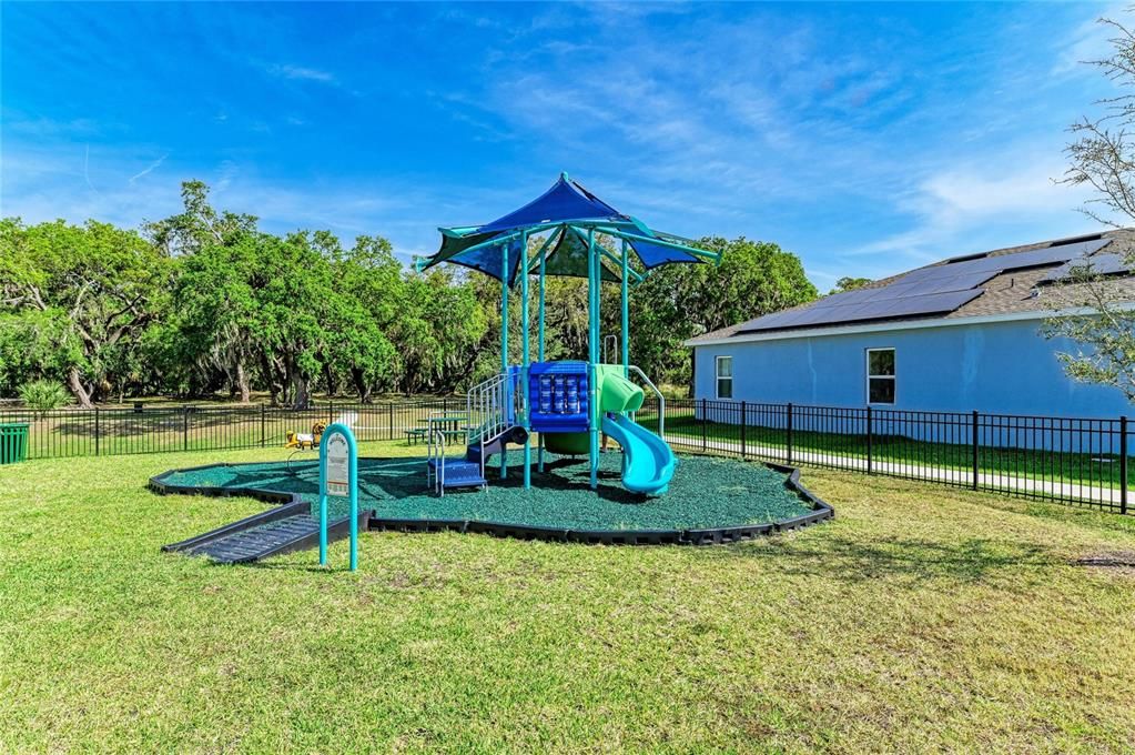 For Sale: $525,000 (4 beds, 3 baths, 2550 Square Feet)