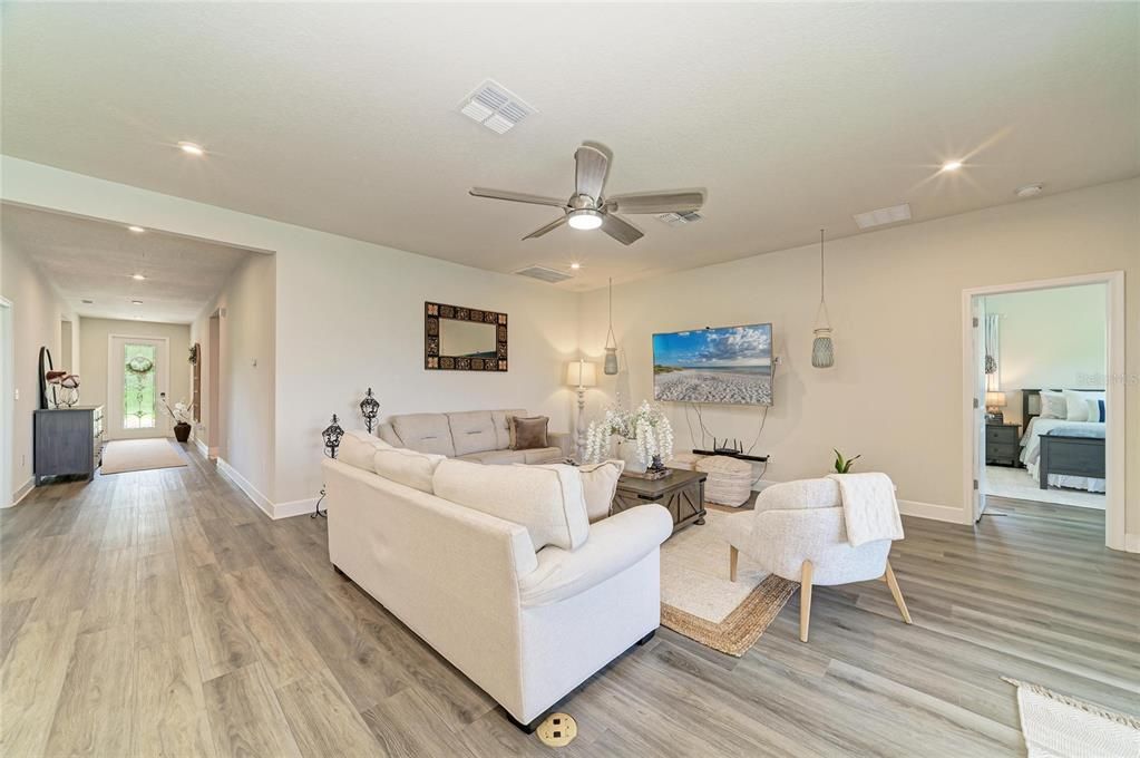 For Sale: $525,000 (4 beds, 3 baths, 2550 Square Feet)