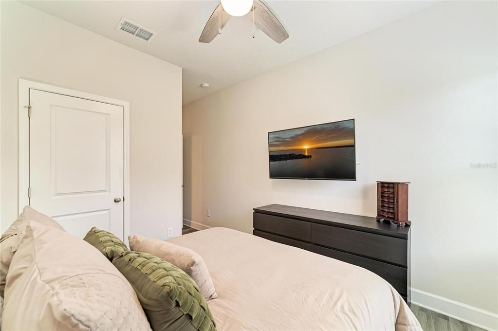 For Sale: $525,000 (4 beds, 3 baths, 2550 Square Feet)