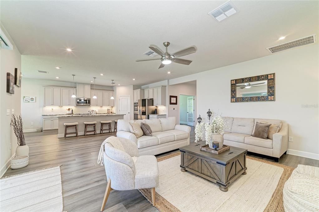 For Sale: $525,000 (4 beds, 3 baths, 2550 Square Feet)