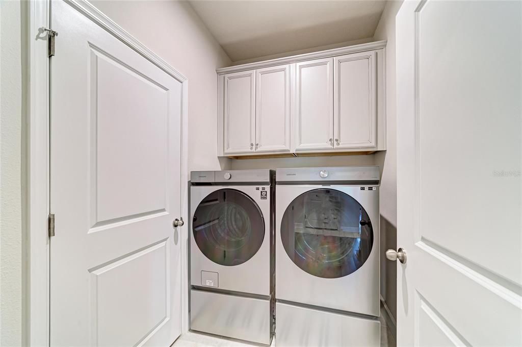 For Sale: $525,000 (4 beds, 3 baths, 2550 Square Feet)