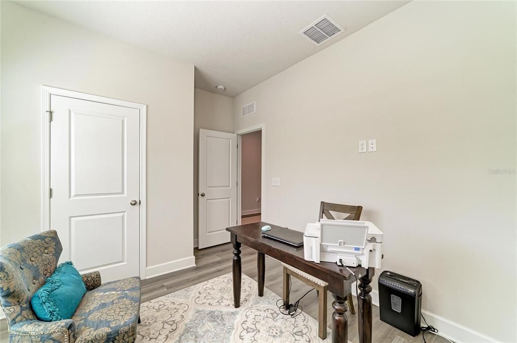 For Sale: $525,000 (4 beds, 3 baths, 2550 Square Feet)