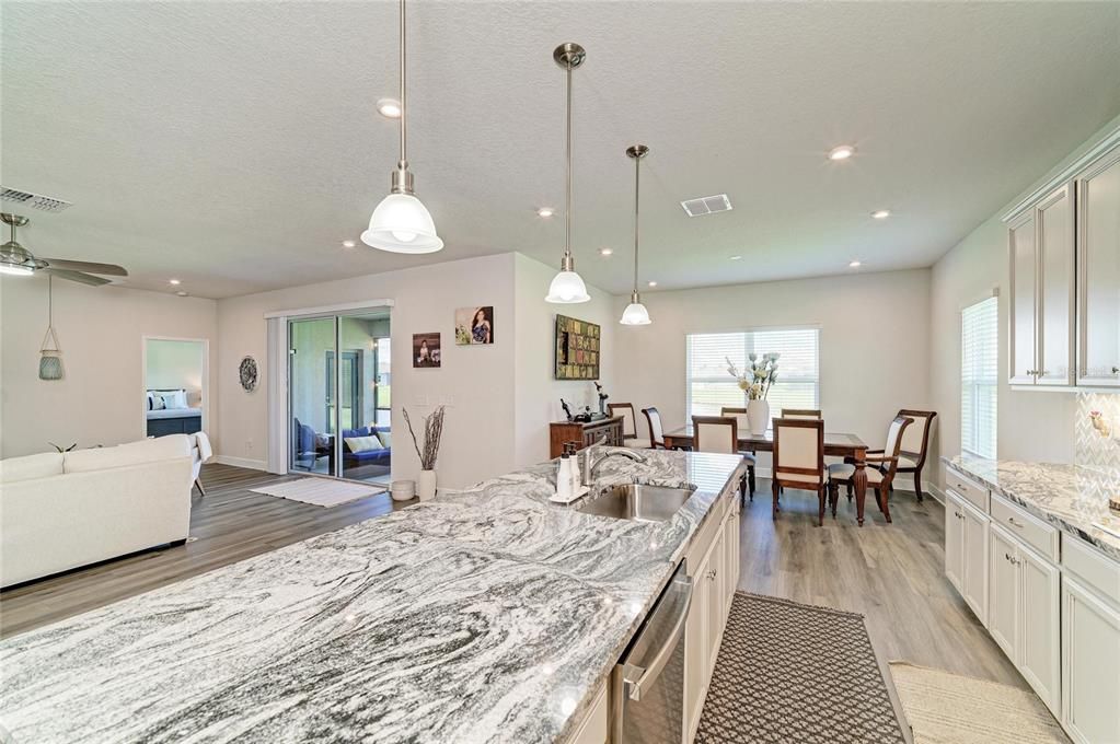For Sale: $525,000 (4 beds, 3 baths, 2550 Square Feet)