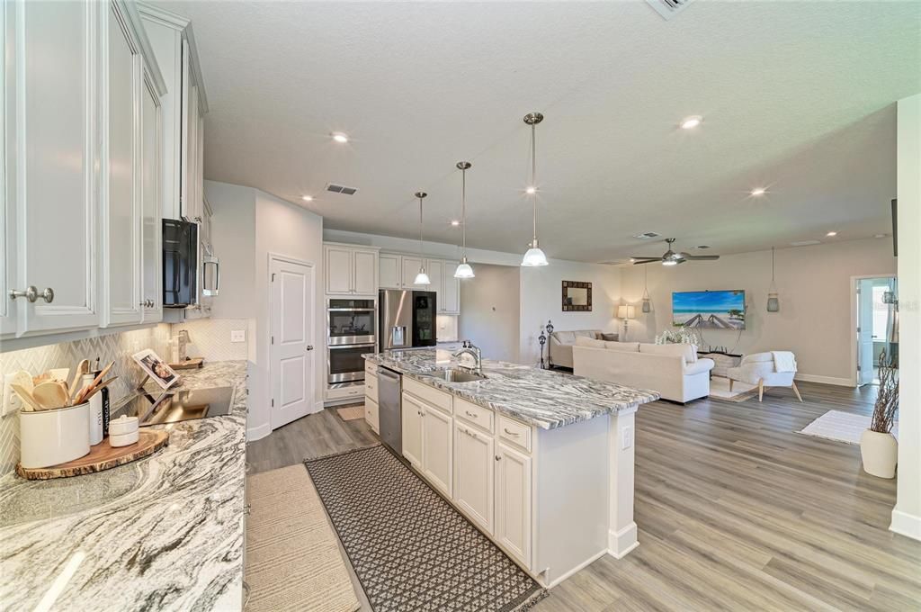 For Sale: $525,000 (4 beds, 3 baths, 2550 Square Feet)