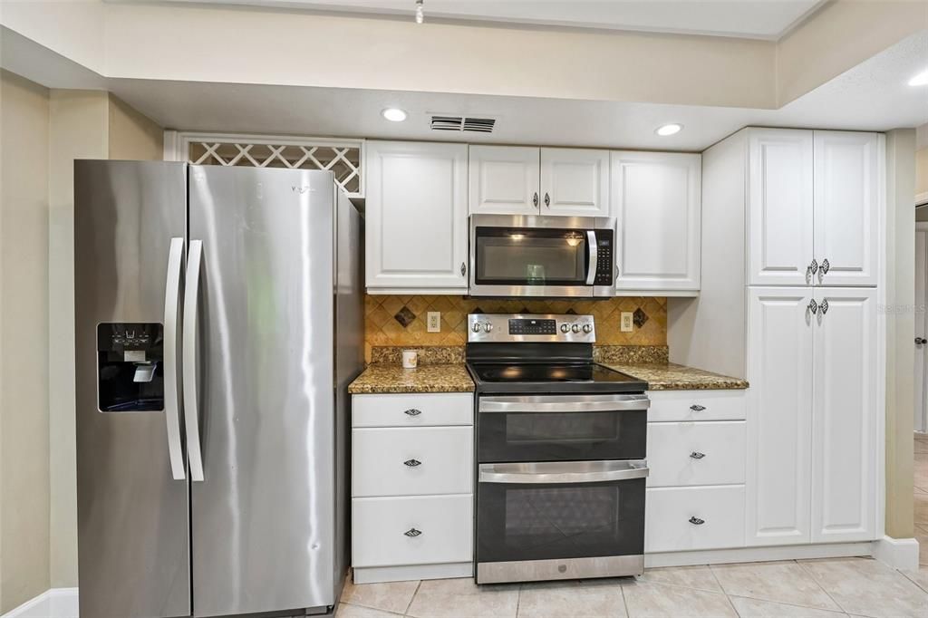 На продажу: $499,900 (3 спален, 2 ванн, 2155 Квадратных фут)