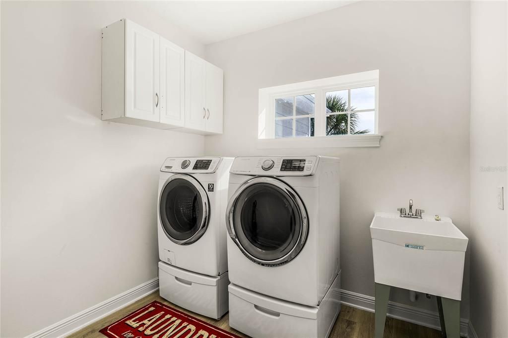 For Rent: $4,800 (4 beds, 3 baths, 3605 Square Feet)