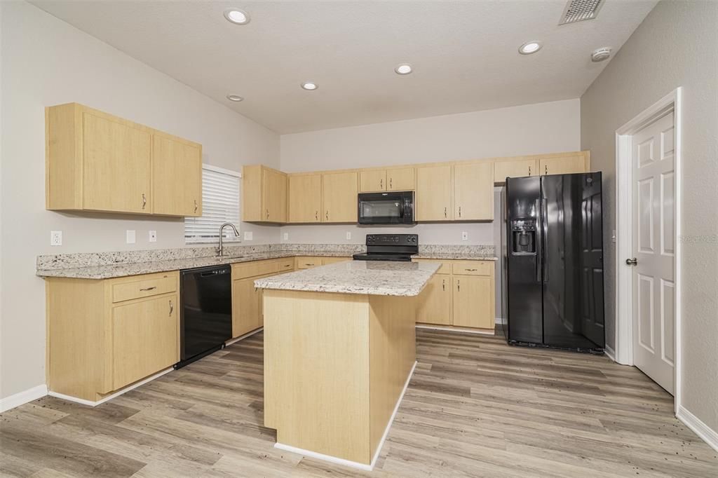 En Venta: $395,000 (4 camas, 2 baños, 2315 Pies cuadrados)