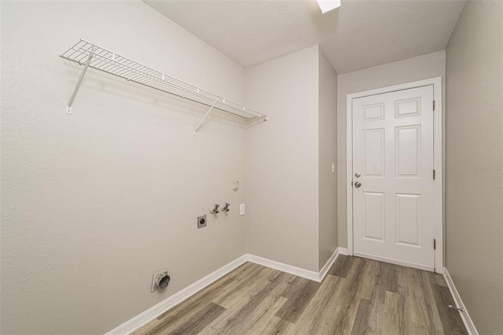 En Venta: $395,000 (4 camas, 2 baños, 2315 Pies cuadrados)