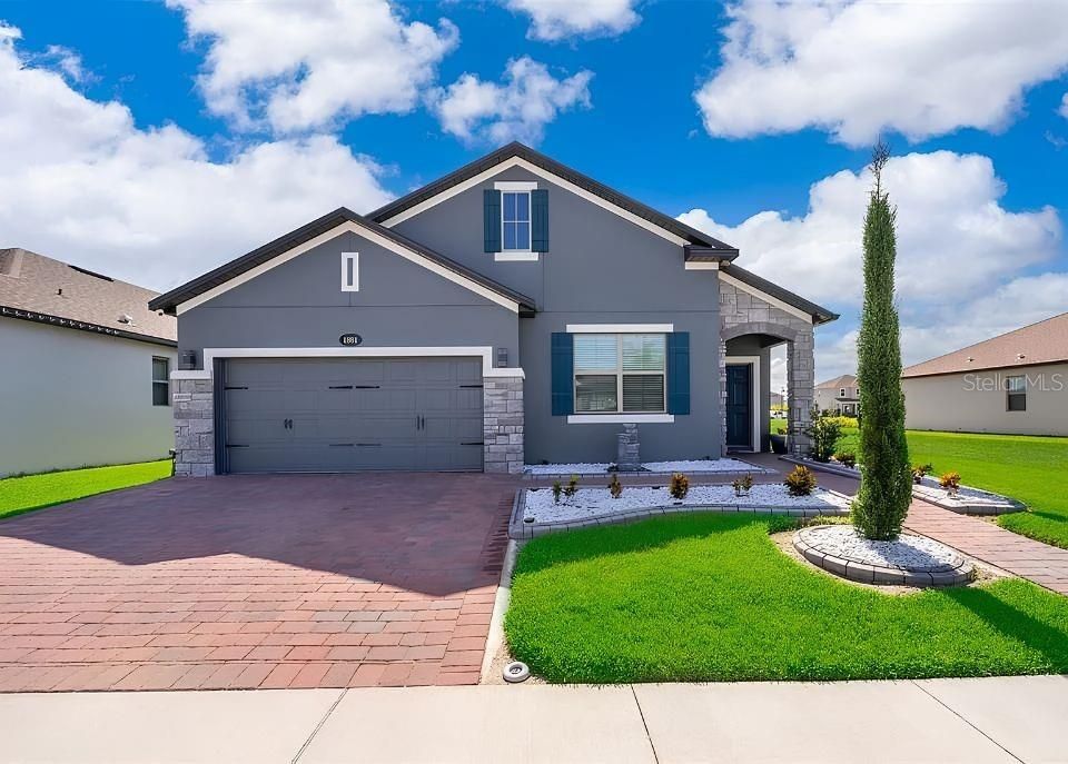 For Rent: $2,800 (4 beds, 2 baths, 2112 Square Feet)