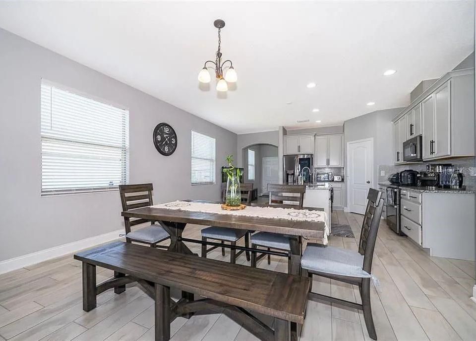 For Rent: $2,800 (4 beds, 2 baths, 2112 Square Feet)