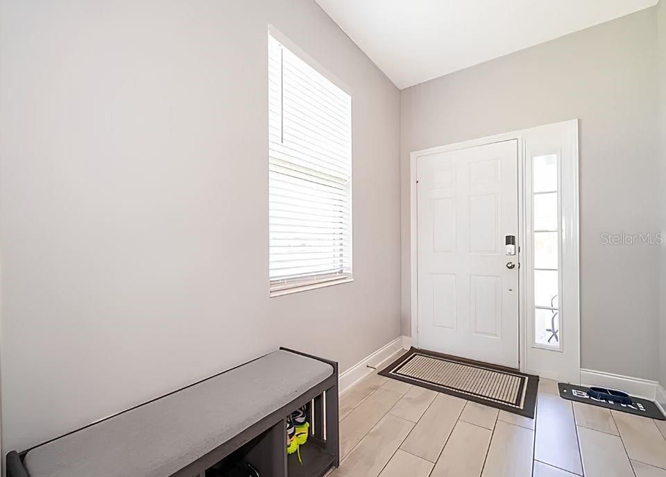 For Rent: $2,800 (4 beds, 2 baths, 2112 Square Feet)