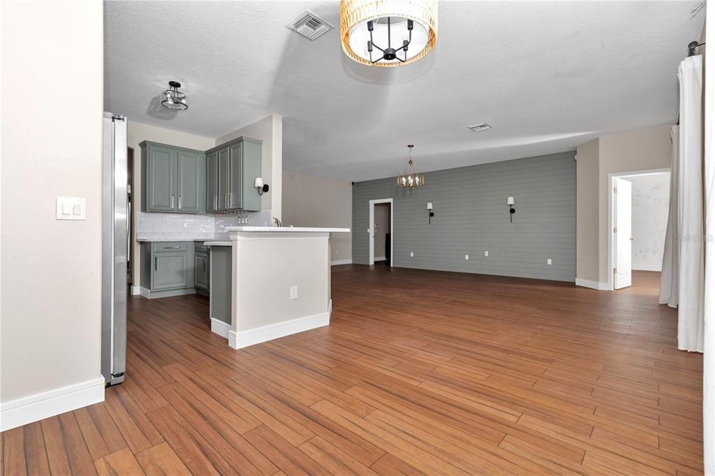 For Sale: $370,000 (4 beds, 3 baths, 2303 Square Feet)