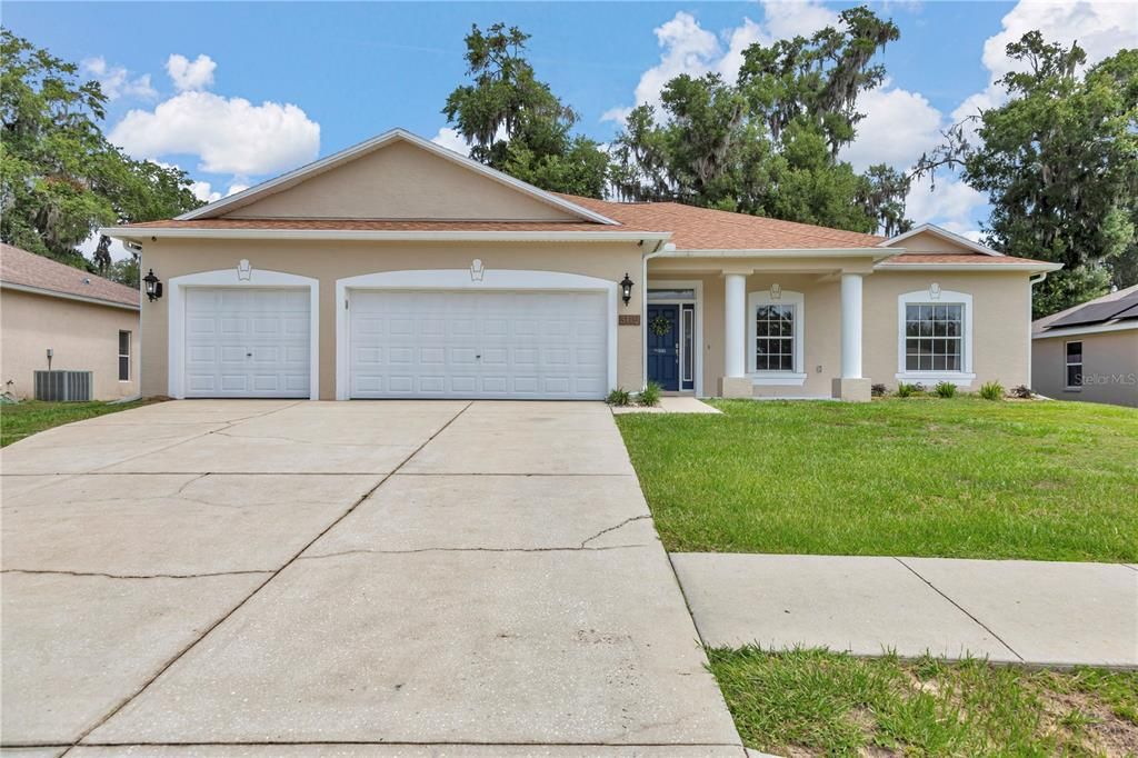 For Sale: $370,000 (4 beds, 3 baths, 2303 Square Feet)