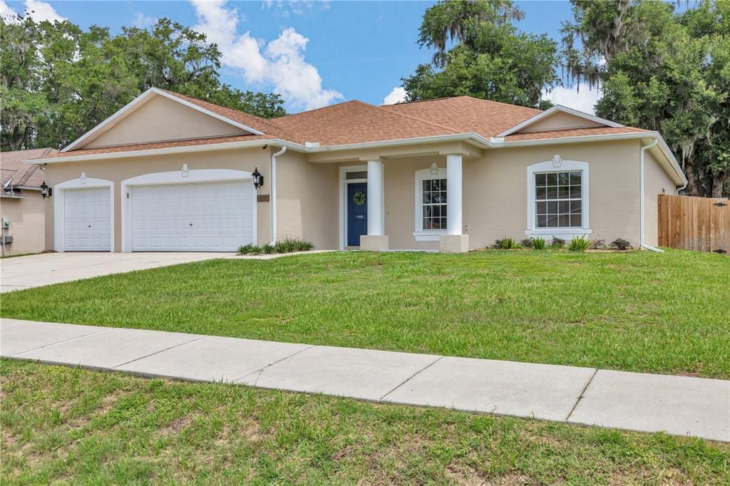 For Sale: $370,000 (4 beds, 3 baths, 2303 Square Feet)