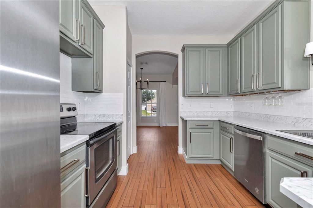 For Sale: $370,000 (4 beds, 3 baths, 2303 Square Feet)