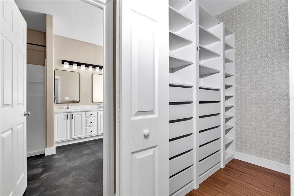For Sale: $370,000 (4 beds, 3 baths, 2303 Square Feet)