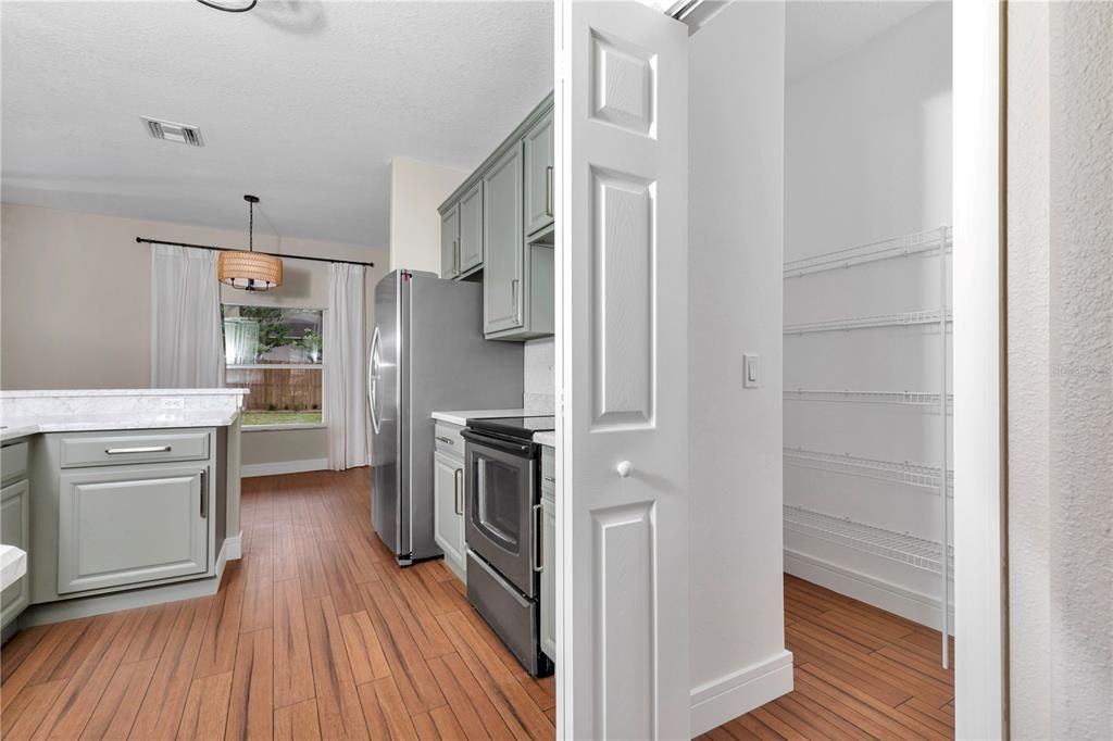 For Sale: $370,000 (4 beds, 3 baths, 2303 Square Feet)