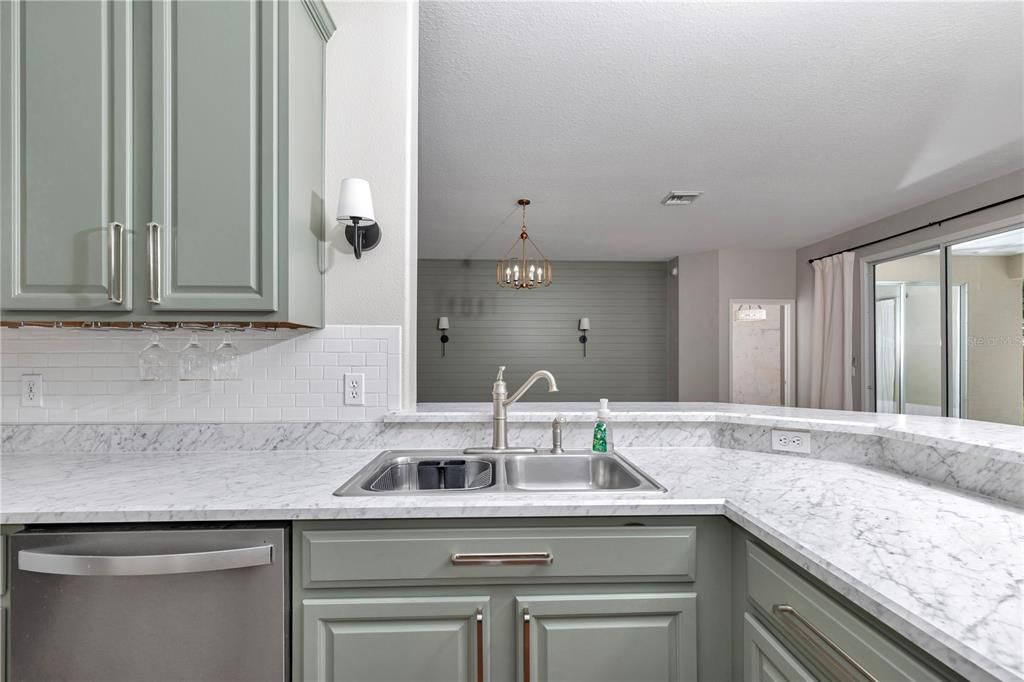 For Sale: $370,000 (4 beds, 3 baths, 2303 Square Feet)